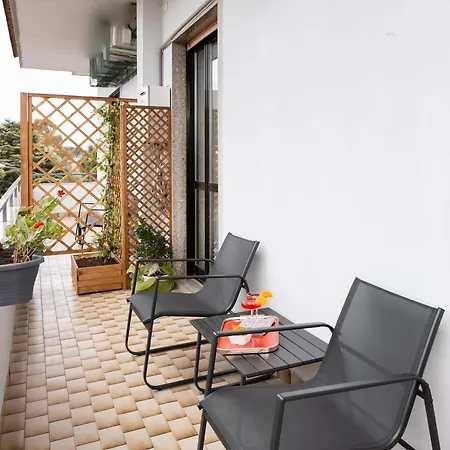 Maison 3* بومبيي